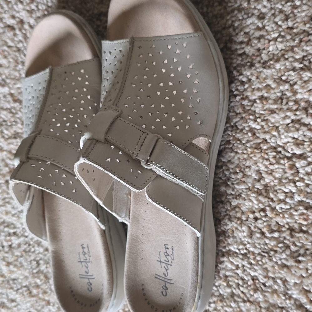 Clarks Women's Size 9.5 Cream Perforated Slip-On Adjustable Sandals - Picture 2 of 7